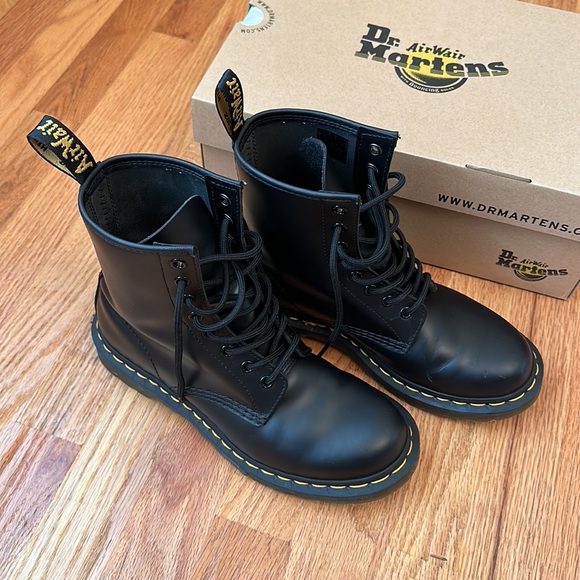 ❌SOLD❌ Dr. Martens 1460 W Airwair Leather Women's Size 7 Black Combat Boots Doc - Picture 5 of 11